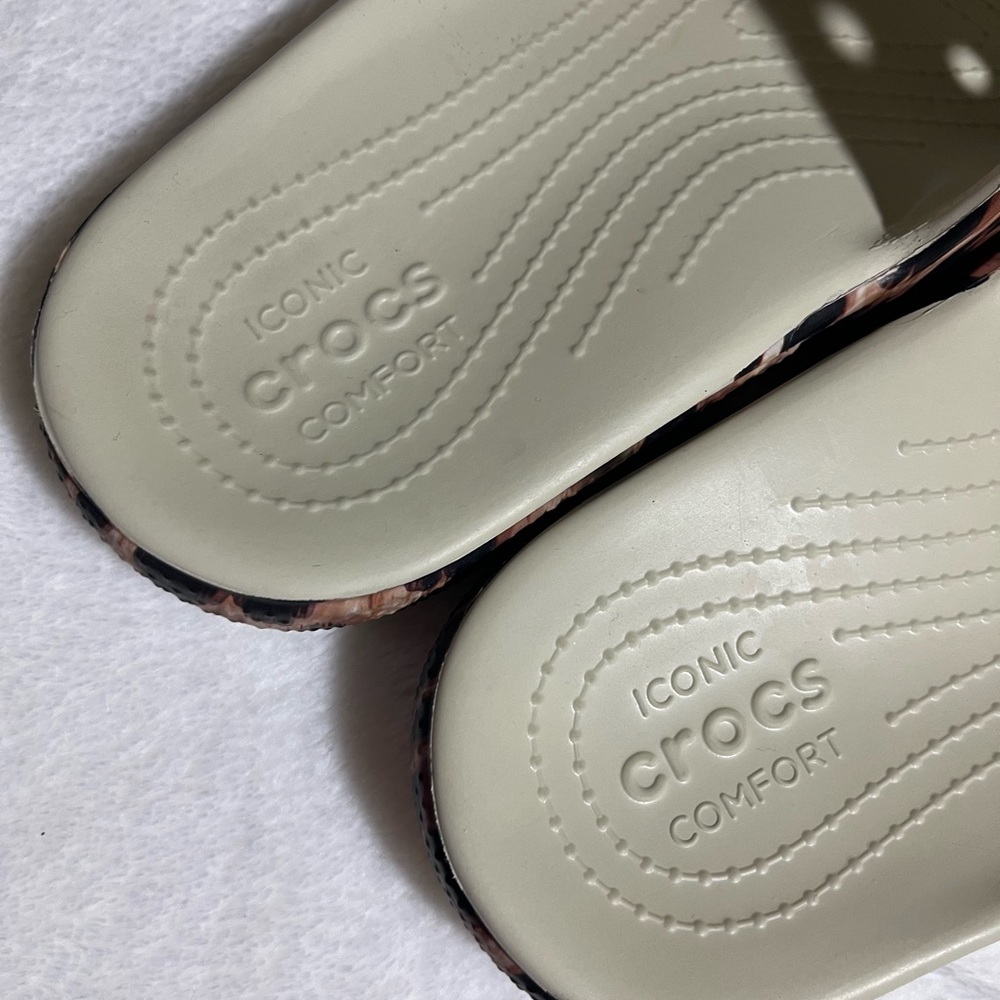 Crocs Leopard Print Men Sandals Sz 11 - Picture 4 of 6